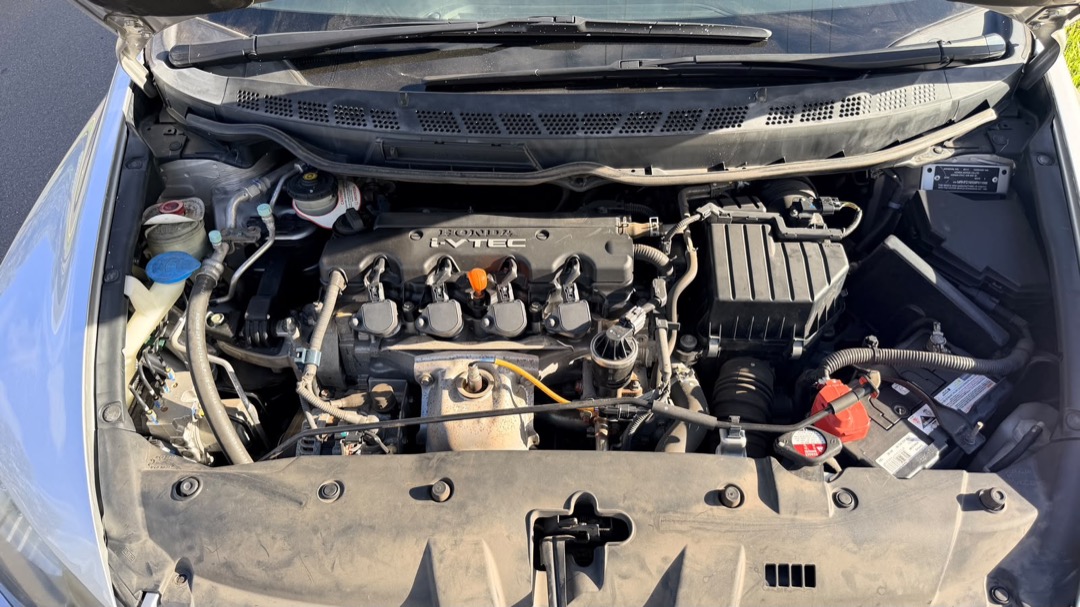 2009 Honda Civic VTi — engine bay